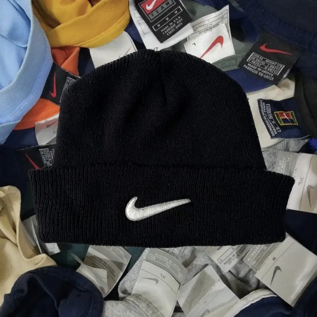 NIKE 90's swoosh Beanie